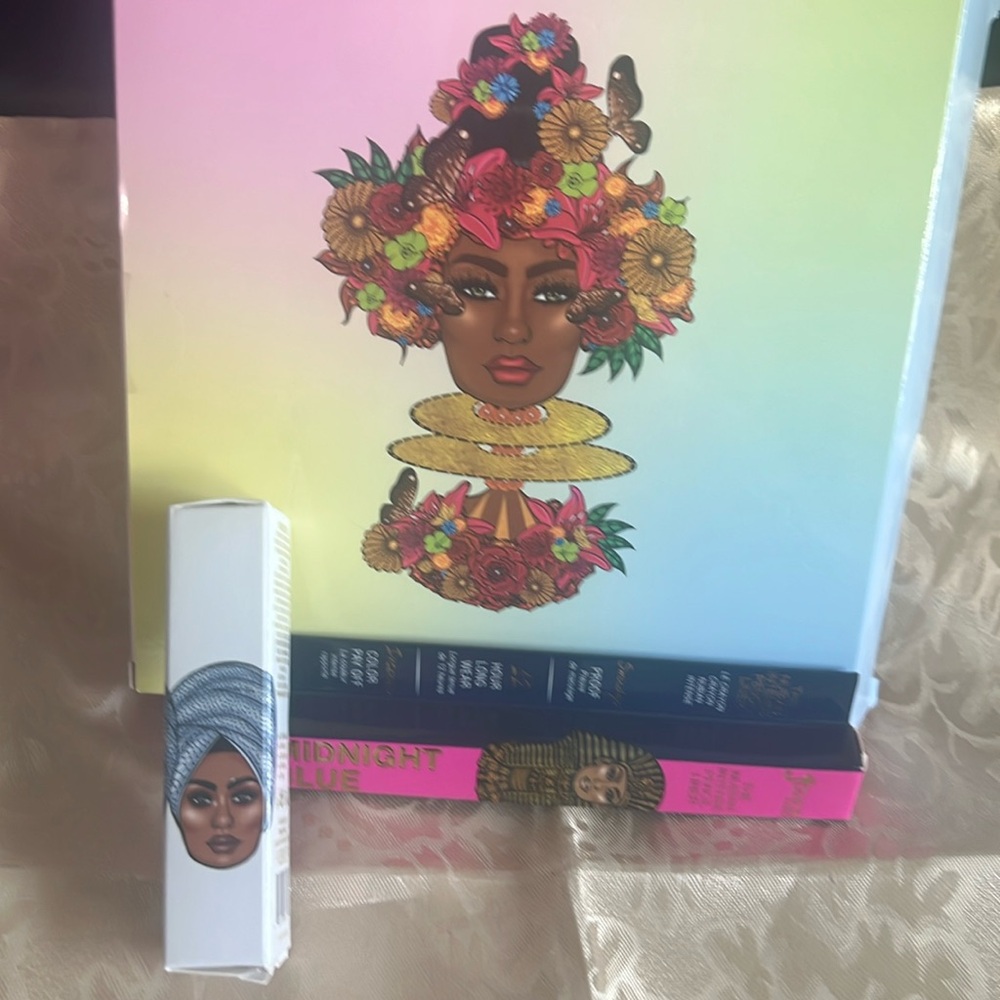 BNIB 16 pan palette by Juvia’s Place 1 Midnight Blue pencil liner lip Gloss